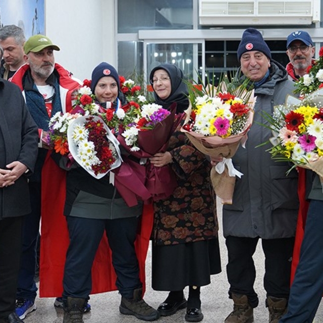 ETÜ'lü Bingül kardeşler, Zihinsel Engelliler Dünya Kayak Şampiyonası'nda 6...