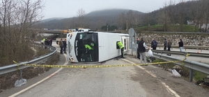 Yalova’da işçi servis midibüsü devrildi: 1 ölü, 20 yaralı