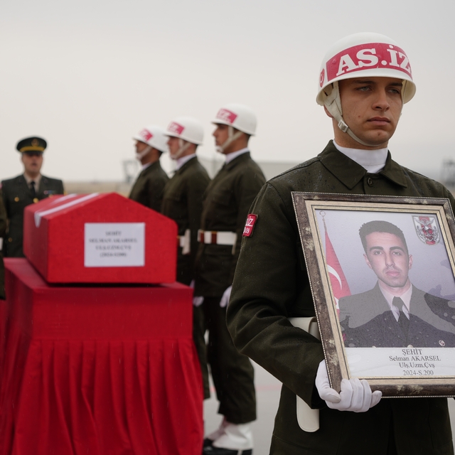 Şehit Akarsel'in naaşı memleketine uğurlandı