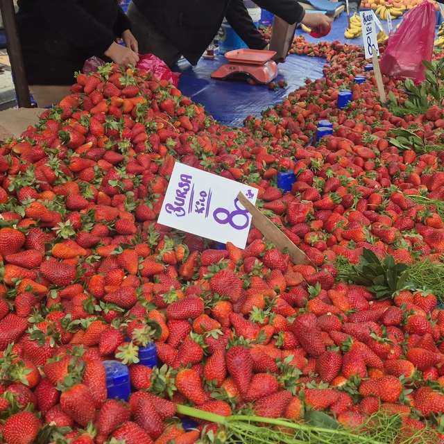 80 TL'lik çileğe yoğun ilgi