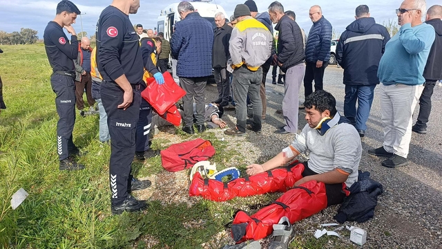 Gelen telefonla şantiyeye geri dönmek için ani manevra yaptı, muhtemel faciadan dönüldü
Belediyeye ait çöp kamyonu ile kamyonet çarpıştı: 7 yaralı
Kamyonette sıkışan sürücü itfaiye ekipleri tarafından kurtarıldı