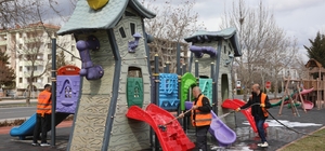 Elazığ’da çocuk oyun alanları temizlendi