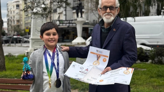 Torundan dedeye en güzel bayram hediyesi
Kavaklı'nın torunundan uluslararası 2 altın, 2 gümüş madalya