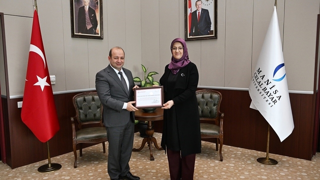 Manisa CBÜ'ye "Beslenme Dostu İş Yeri" belgesi