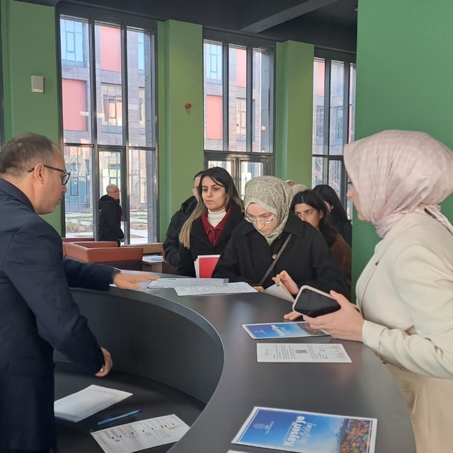 Milli Eğitim Akademisi'ne kayıtlar başladı
Bin 105 öğretmen Kayseri'de eğit...