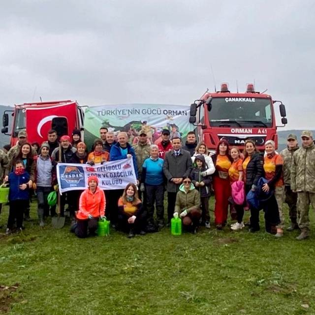 Gelibolu'da 350 fidan toprakla buluştu