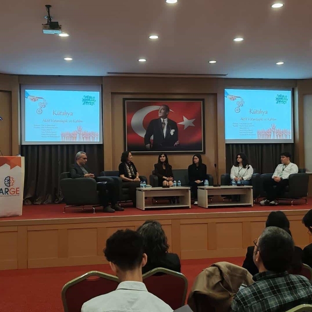 Kütahyalı öğrenciler "Yeşil Adımlar Zirvesi"nde göz doldurdu