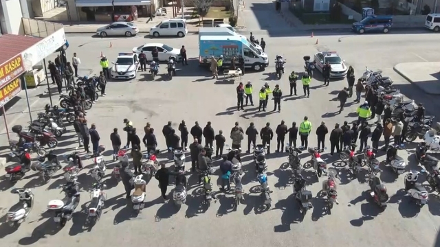 Jandarmadan motosiklet sürücülerine güvenli sürüş eğitimi