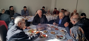 Bayburt'ta huzurevi sakinleri yakınlarıyla kahvaltıda buluştu