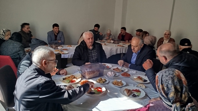 Bayburt'ta huzurevi sakinleri yakınlarıyla kahvaltıda buluştu