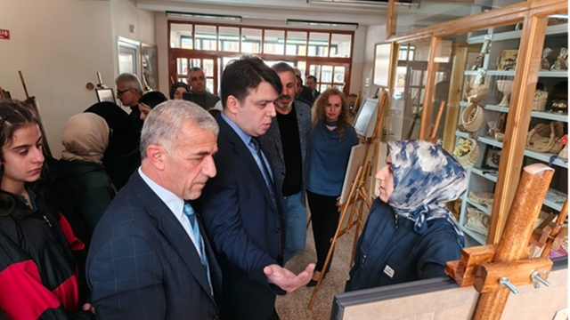 Çaykara'da "Hüsn-i Hat ve Ebru" sergisi açıldı
