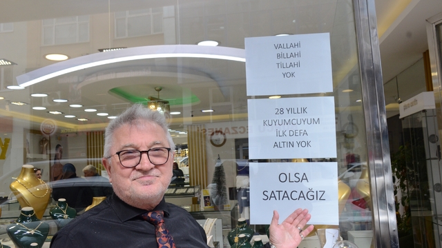 28 yıldır kuyumculuk yapıyor, ilk defa yok satıyor
İbrahim Rafet Sünetci;
"28 yıldır bu sektörün içerisindeyim, ilk defa yok sattım"
"Altın düşmüş çıkmış bizim için fark etmiyor"