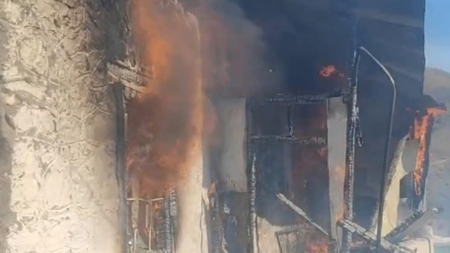 Yangın çıkan ev kullanılamaz hale getirdi