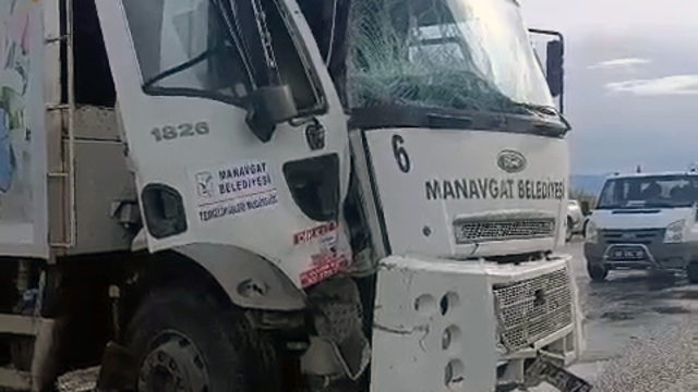 Belediye araçları çarpıştı: 7 yaralı
