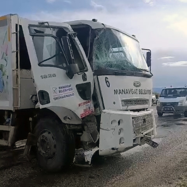 Belediye araçları çarpıştı: 7 yaralı
