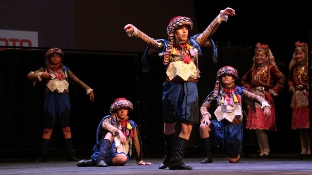 Halk oyunlarında yıldızlar Denizli'de sahne alacak