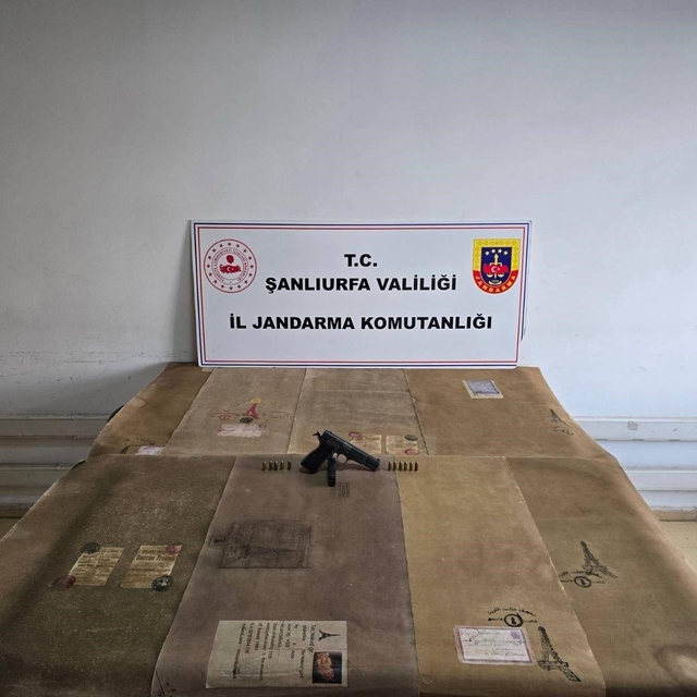 Şanlıurfa'da 17'nci yüzyıla ait olduğu değerlendirilen 8 tablo ele geçirild...