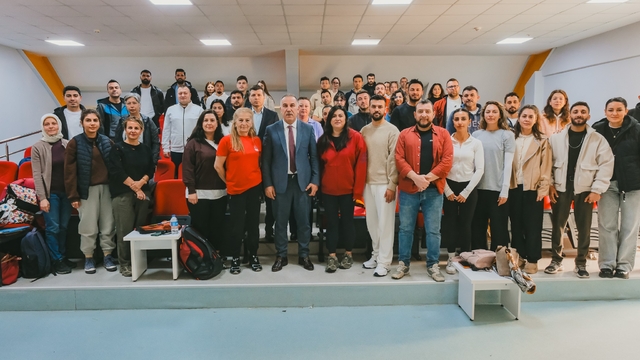 Yüzme Antrenörlük Kursu Aydın'da başladı