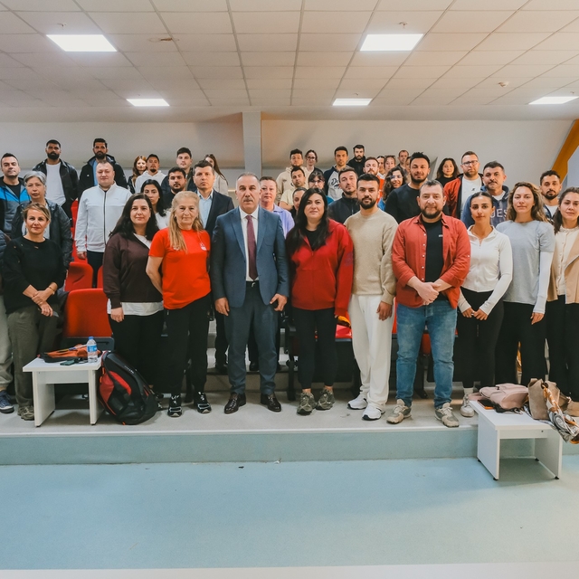 Yüzme Antrenörlük Kursu Aydın'da başladı