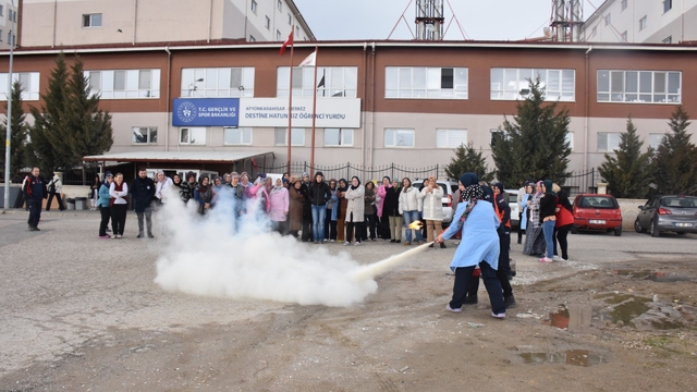 Öğrencilere 'Afet Farkındalık Eğitimi' verilip tahliye tatbikatı düzenlendi