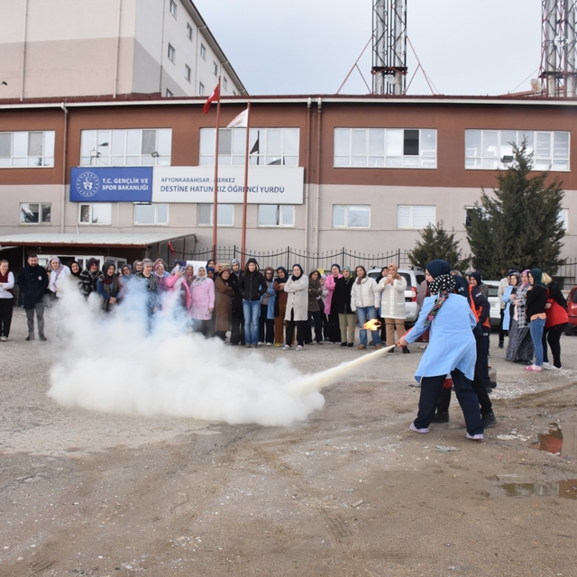 Öğrencilere 'Afet Farkındalık Eğitimi' verilip tahliye tatbikatı düzenlendi