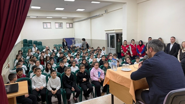 Başkan Çetinkaya'dan miniklere yerel yönetim dersi