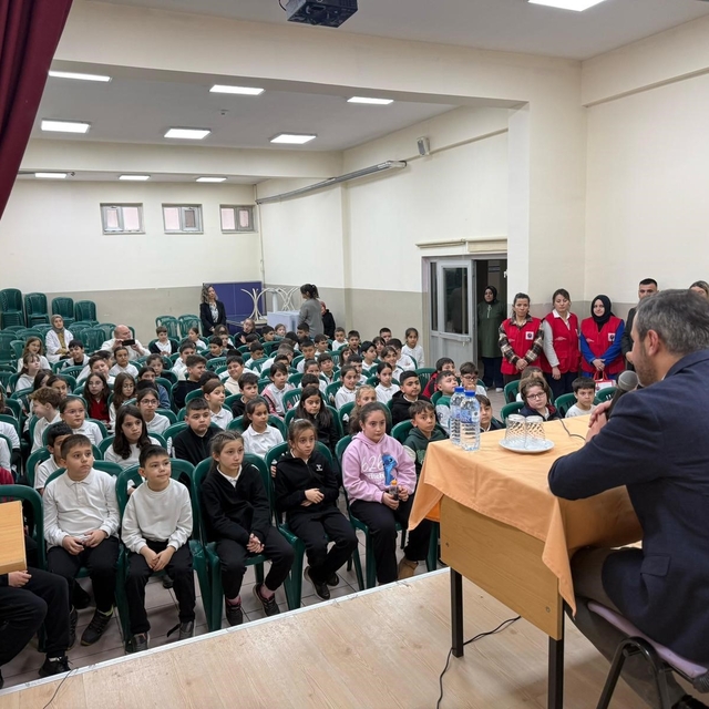 Başkan Çetinkaya'dan miniklere yerel yönetim dersi