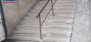 Pazar yerine yapılan engelli rampaları tepki çekti