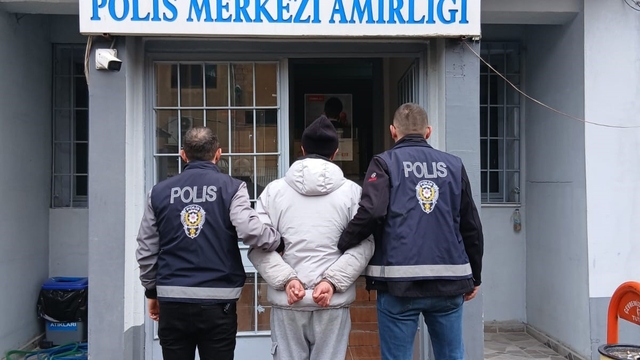 Cezaevinden kaçtı, ilçe merkezine doğru koşarken kayalık alanda yakalandı