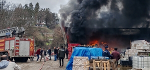 Yangın çıkan depoda zarar oluştu