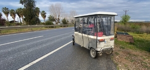 Taşımalı eğitimde servis ihalesine giren olmadı, traktör ve motosikletler okul servisi oldu Çocuklarını okula traktör, otomobil ve motosikletleriyle götüren veliler, servis sorunun çözülmesini istedi