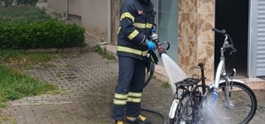 Devrek'te garaja park edilen elektrikli bisiklet yandı