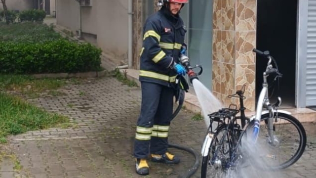 Devrek'te garaja park edilen elektrikli bisiklet yandı