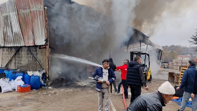 Bolu'da inşaat deposunda yangın