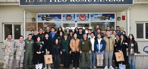 Gençler kışlada Mehmetçikle omuz omuza bir gün geçirdi
1'inci Ana Jet Üs Ko...