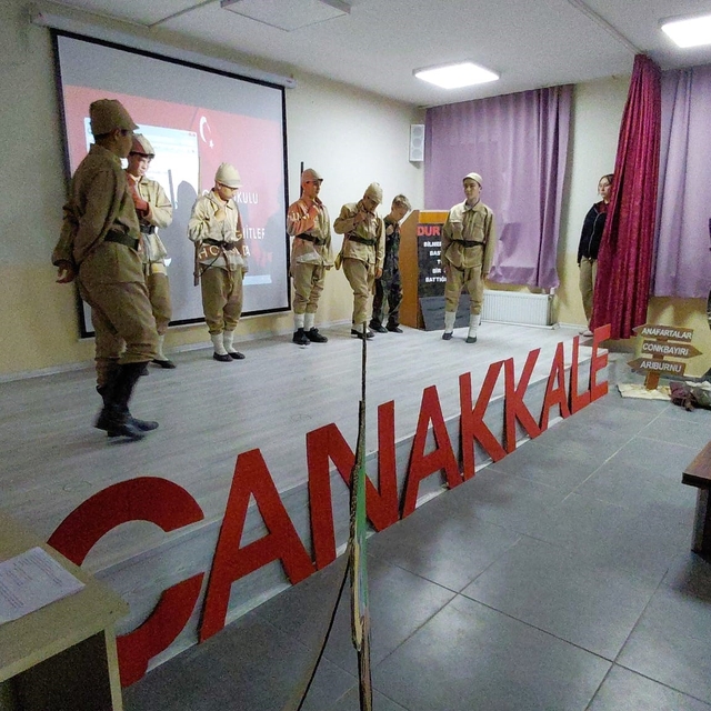 Çanakkale zaferine özel öğrencilerden dolu dolu program