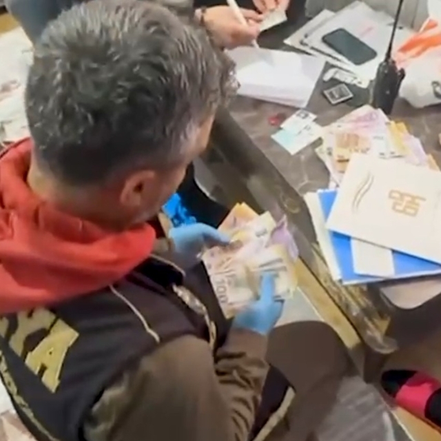 Yüksek kâr ve banka promosyonu vaadiyle 480 bin lira dolandırdılar
Polis ya...