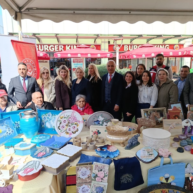 Edirne'de huzurevi sakinlerinden el emeği göz nuru sergi
El sanatlarını öğr...