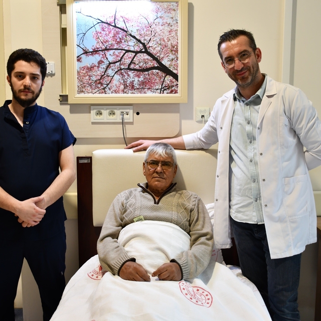 Alanya'da ULAR ameliyatıyla zorlu tümörde bağırsak devamlılığı korundu