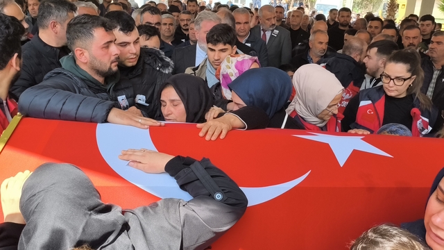 Hataylı şehit uzman çavuş toprağa verildi