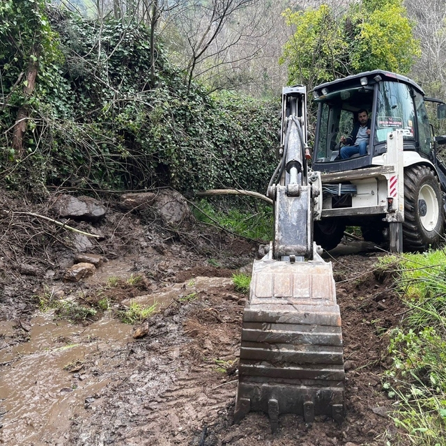 Efeler Belediyesi yol çalışmalarını sürdürüyor