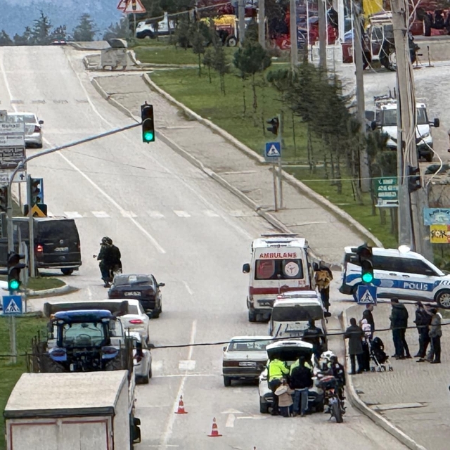 Kırmızı ışıkta kaza: 4 yaralı