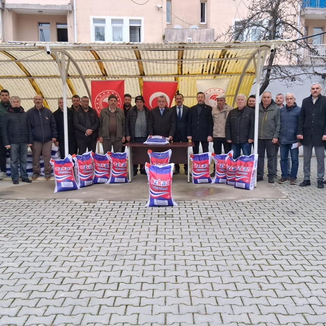 Bilecik'te çiftçilere yerli nohut tohumu dağıtıldı