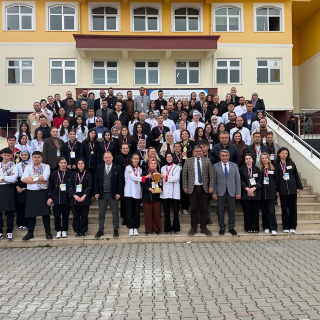 Eskişehirli genç şefler mutfakta devleşti: Kırşehir'den madalyalarla döndül...