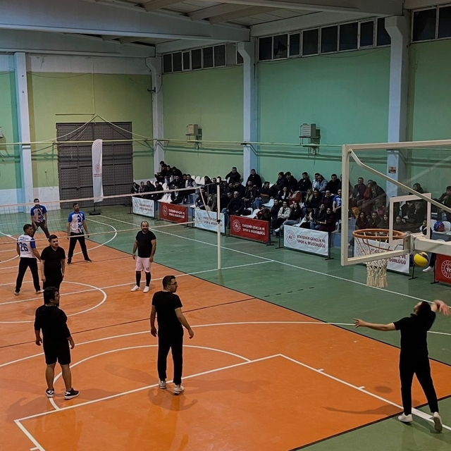 Beylikova'da voleybol turnuvası başladı