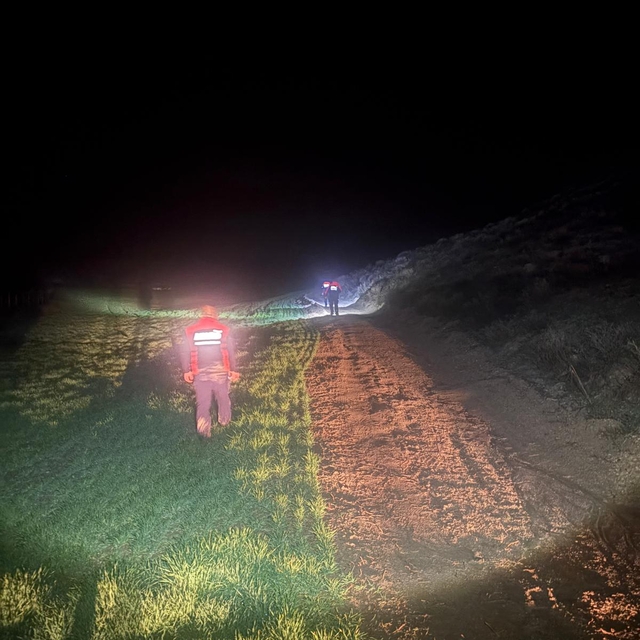 Çorum'da çamura saplanan araçta mahsur kalan aileyi AFAD kurtardı