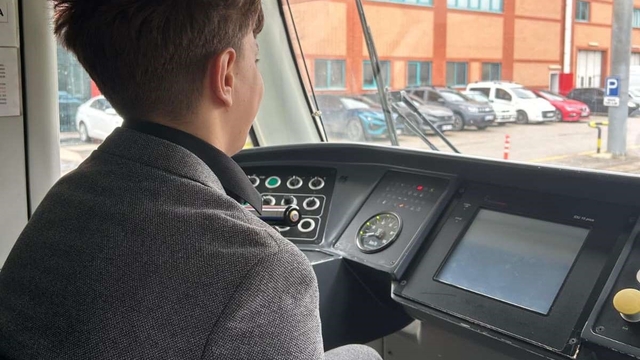 Koruma altındaki çocuğun şoförlük hayali vatmanlıkla taçlandı