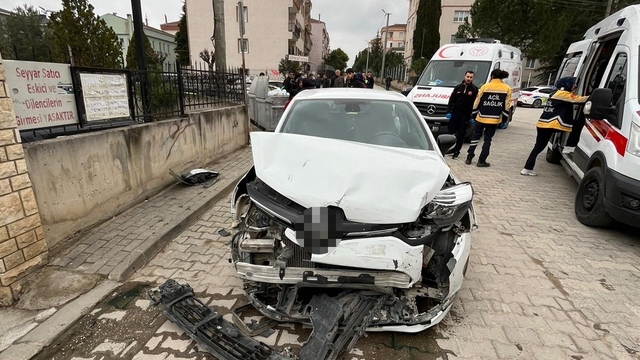 İnegöl'de otomobiller çarpıştı: 5 yaralı