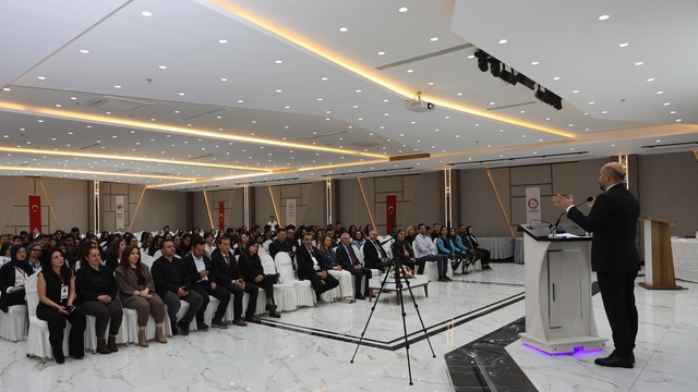 Lise öğrencileri tıp sempozyumuna katıldı