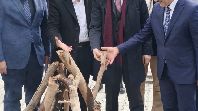 Patnos'ta baharın coşkusu: Nevruz ateşi birlik için yandı
